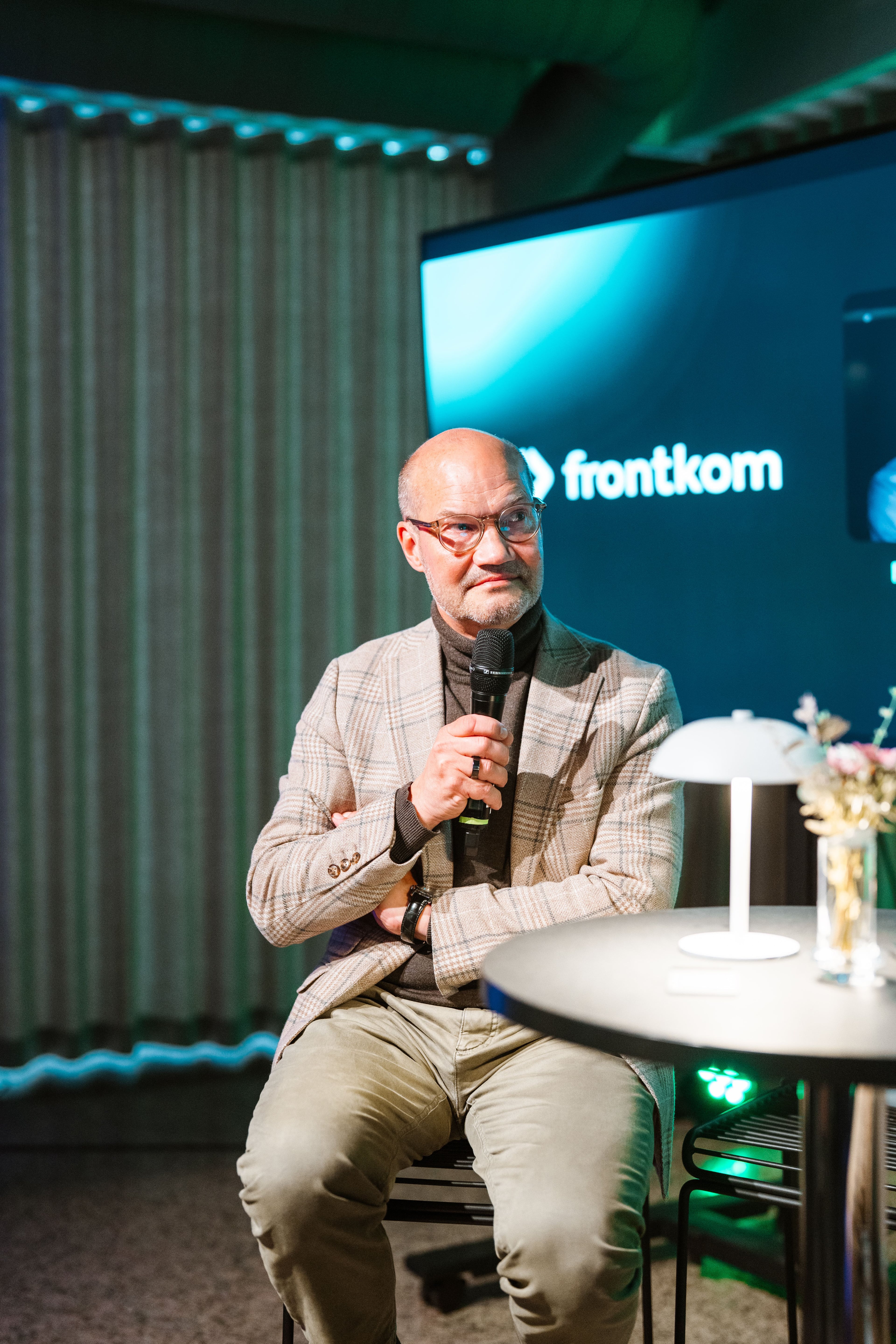 Niko Nyström speaking at a members' event at Epicenter in Oslo