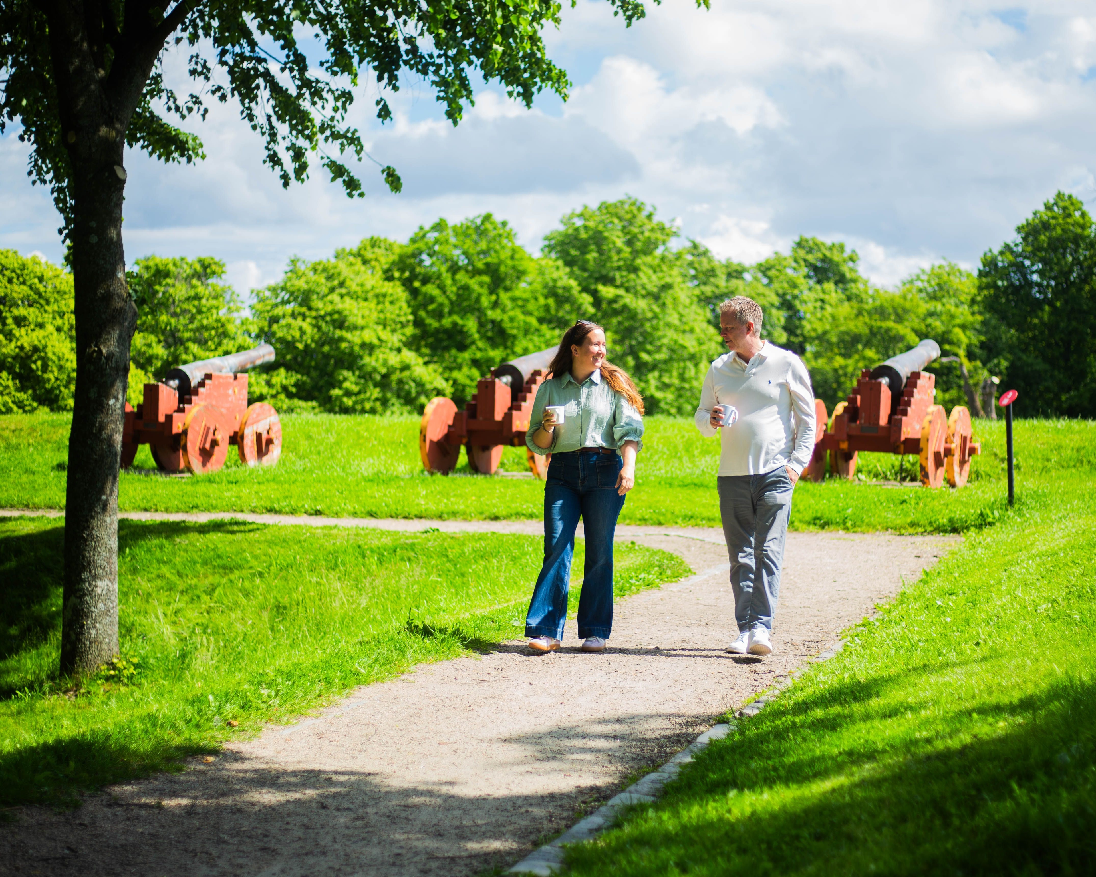 Two colleagues walking through Gamlebyen