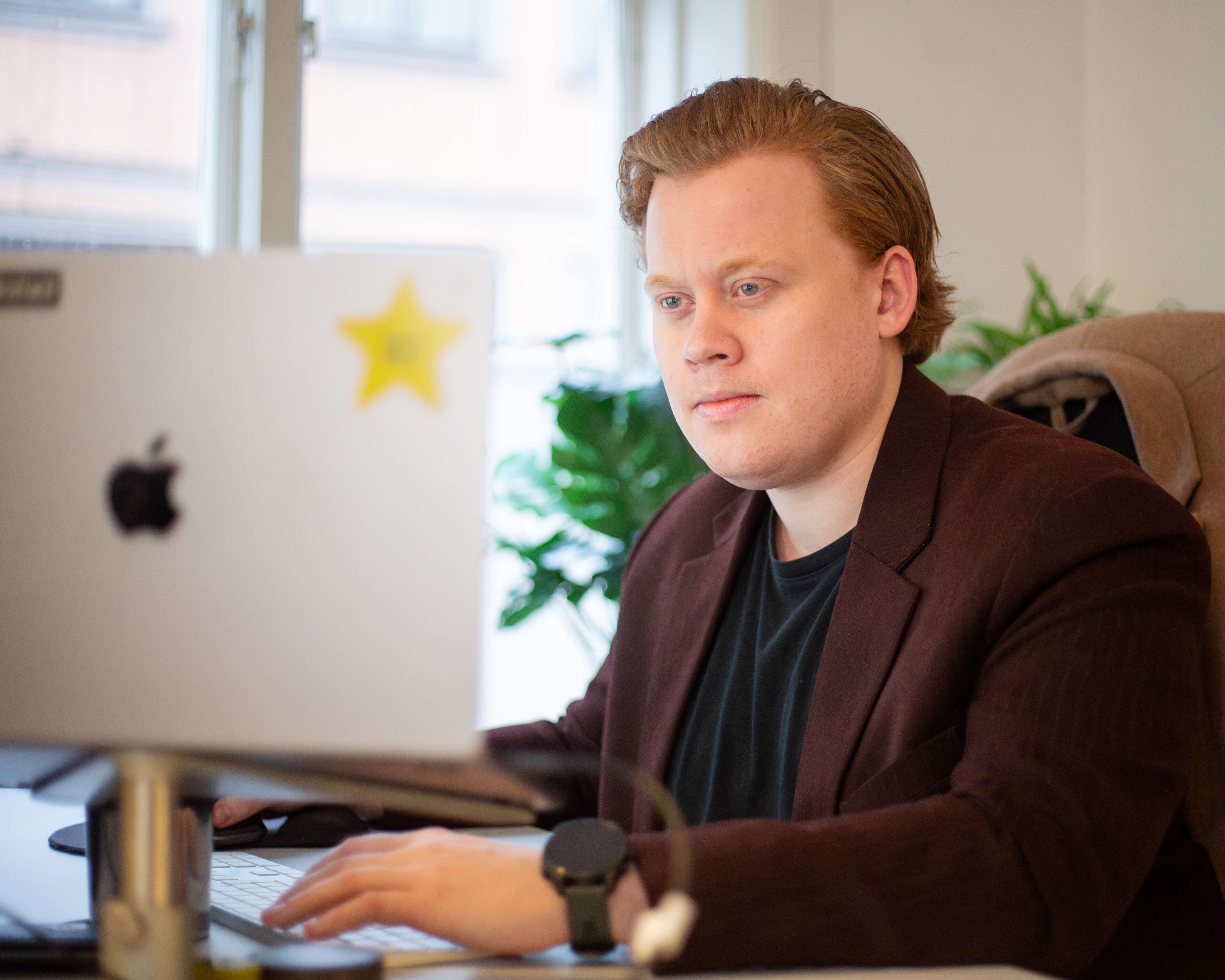 Utvikler jobber med en digital løsning
