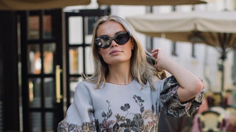 Stilsikker dame i Carma-antrekk